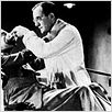 L'Homme qui en savait trop : photo Alfred Hitchcock, Leslie Banks