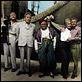 Cinq semaines en ballon : photo Barbara Eden, Cedric Hardwicke, Irwin Allen, Peter Lorre, Red Buttons