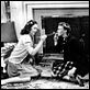 Uniformes et jupon court : photo Billy Wilder, Ginger Rogers