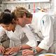 Syriana : photo Amanda Peet, Matt Damon, Stephen Gaghan