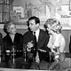 <b>Arthur Miller, George Cukor, Marilyn Monroe, Simone Signoret, Yves Montand</b> Photo : Le Milliardaire