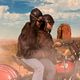 Portrait de groupe avec enfants et motocyclettes : photo Pierre-William Glenn