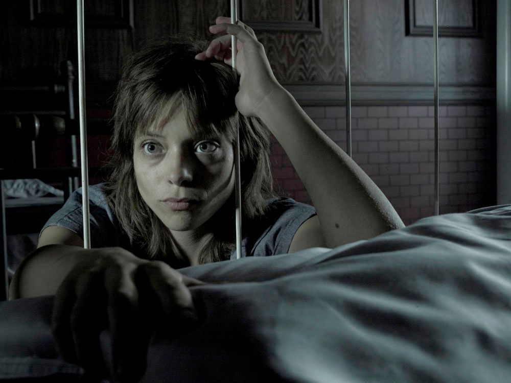 Lizzie Brochere - HD Wallpapers