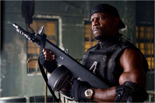 D'ailleurs, en tant que quota black, Hale est aussi obligé de porter une casquette à l'envers ou des gros bonnets de rappeur tout le long du film, sachez-le.