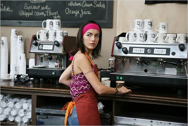 http://images.allocine.fr/r_640_600/b_1_d6d6d6/medias/nmedia/18/85/59/19/19798475.jpg