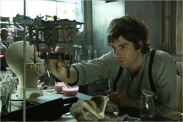 http://images.allocine.fr/r_640_600/b_1_d6d6d6/medias/nmedia/18/87/70/26/20450045.jpg
