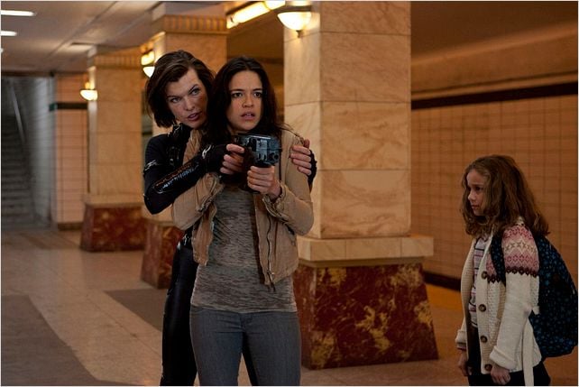 Resident Evil: Retribution : photo Michelle Rodriguez, Milla Jovovich