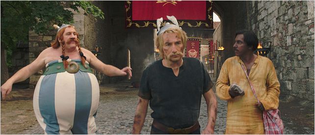 Astérix et Obélix : au service de Sa Majesté : photo Edouard Baer, Gérard Depardieu