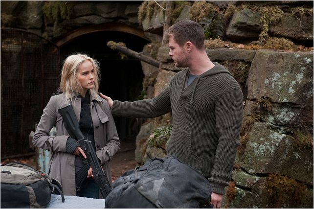 Red Dawn : photo Chris Hemsworth, Isabel Lucas