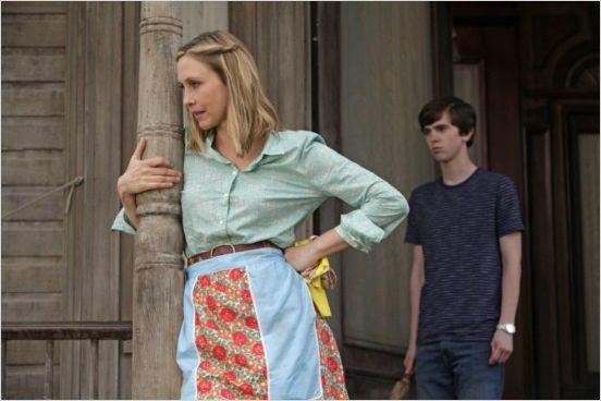 Photo Freddie Highmore, Vera Farmiga