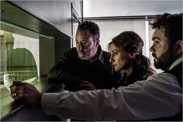 Jo : photo Celyn Jones, Jean Reno, Orla Brady
