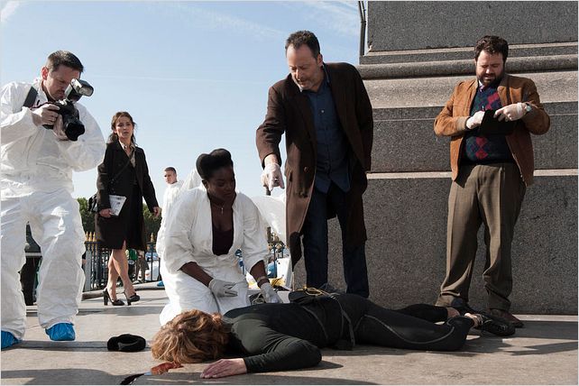 Jo : photo Celyn Jones, Jean Reno, Orla Brady