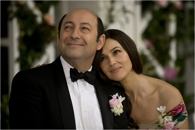 Des gens qui s&rsquo;embrassent : photo Kad Merad, Monica Bellucci