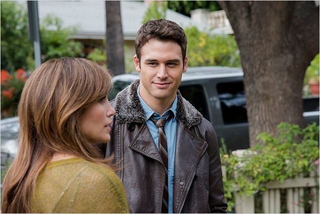 Too perfect neighbor Photo Jennifer Lopez, Ryan Guzman