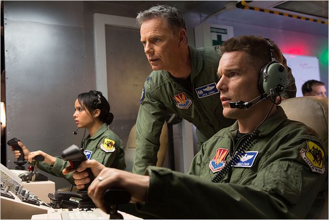 Good Kill : Photo Bruce Greenwood, Ethan Hawke, Zoë Kravitz
