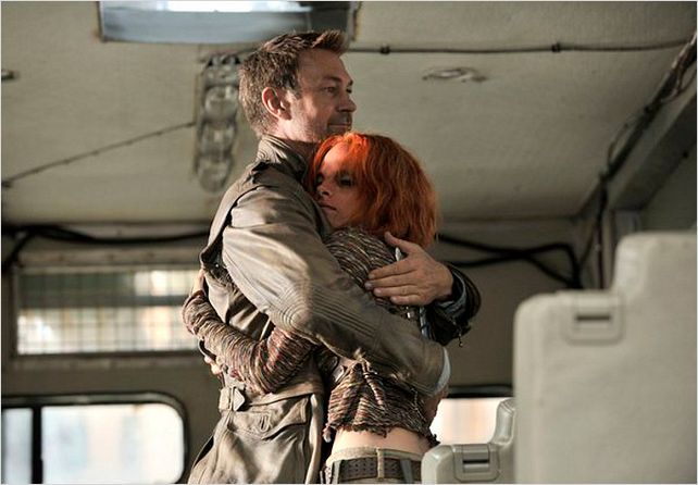 Photo Grant Bowler, Stephanie Leonidas