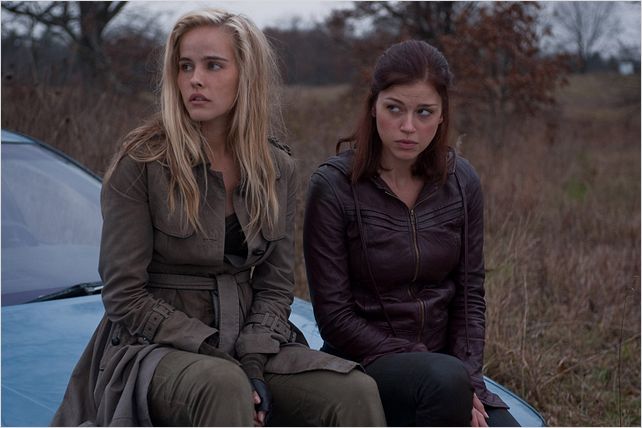 L’Aube rouge : Photo Adrianne Palicki, Isabel Lucas