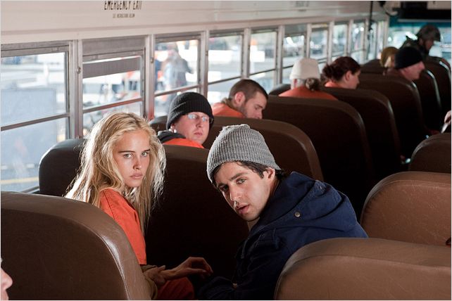 L’Aube rouge : Photo Isabel Lucas, Josh Peck