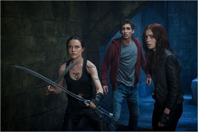 The Mortal Instruments : La Cité des ténèbres : Photo Jemima West, Lily Collins, Robert Sheehan