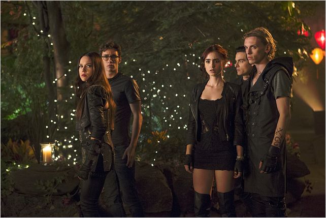 The Mortal Instruments : La Cité des ténèbres : Photo Jamie Campbell Bower, Jemima West, Kevin Zegers, Lily Collins, Robert Sheehan