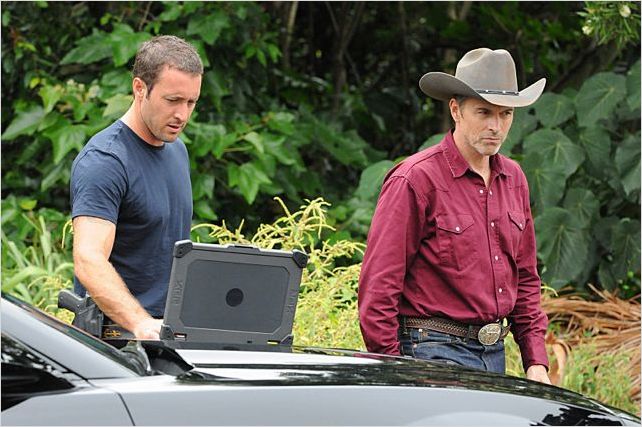 Photo Alex O’Loughlin, Tim Daly