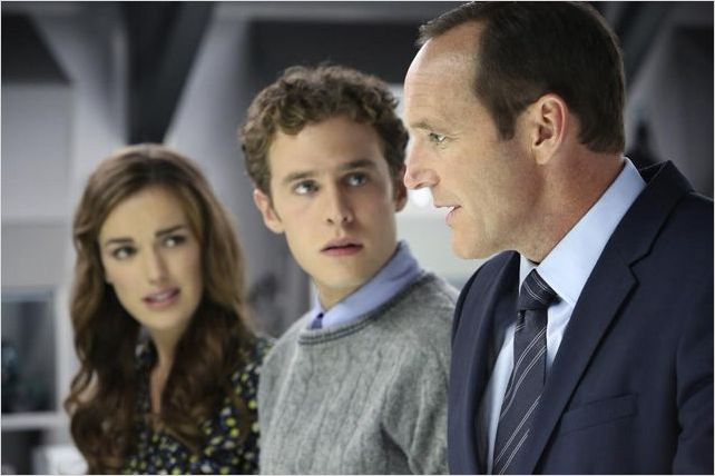 Photo Clark Gregg, Elizabeth Henstridge, Iain De Caestecker