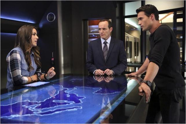 Photo Brett Dalton, Chloe Bennet, Clark Gregg
