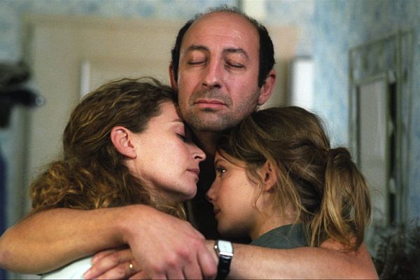 La famille Tellier (Isabelle Renauld, Kad Merad et Mélanie Laurent) traverse une épreuve difficile La famille Tellier (Isabelle Renauld, Kad Merad et Mélanie Laurent) traverse une épreuve difficile
