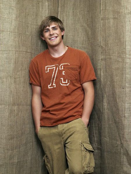 Chris Lowell : Photo de ses fil...