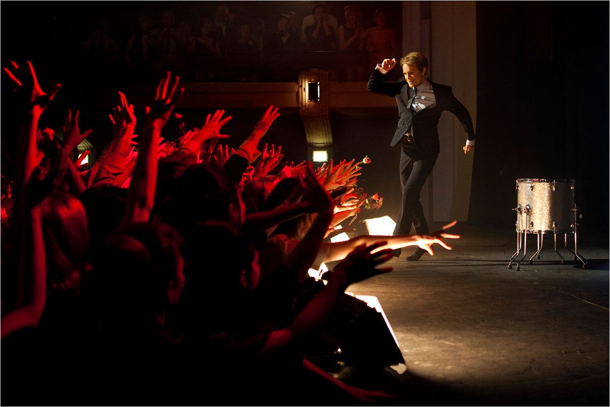http://images.allocine.fr/b_1_d6d6d6/medias/nmedia/18/83/52/69/19997961.jpg