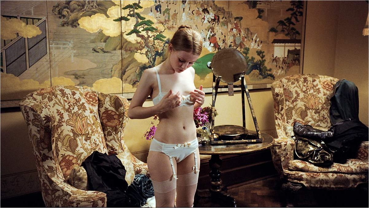 http://images.allocine.fr/b_1_d6d6d6/medias/nmedia/18/83/94/11/19814956.jpg