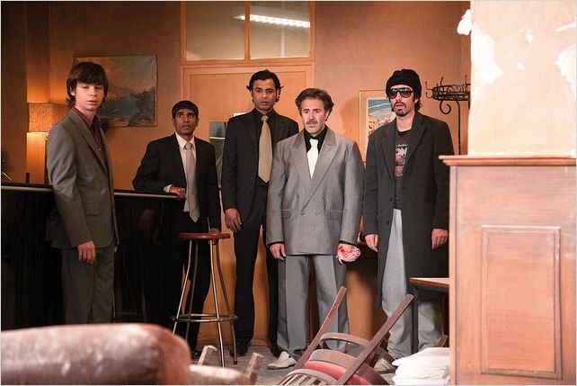 Chez Gino : Photo José Garcia, Mahipal Singh, Martin Jobert, Prosper Leprégassin, Samuel Benchetrit