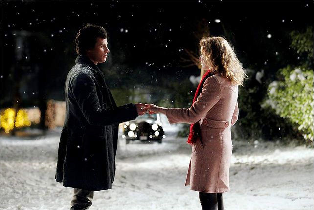 http://images.allocine.fr/r_640_600/b_1_d6d6d6/medias/nmedia/18/86/40/12/19840056.jpg