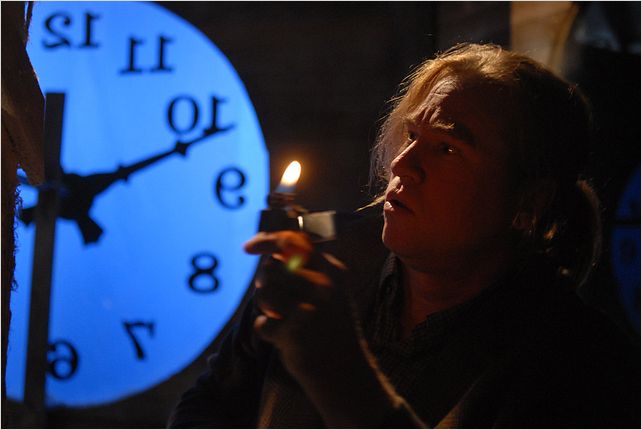 http://images.allocine.fr/r_640_600/b_1_d6d6d6/medias/nmedia/18/85/42/35/20024452.jpg