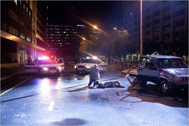 http://images.allocine.fr/r_640_600/b_1_d6d6d6/medias/nmedia/18/86/28/55/20002209.jpg